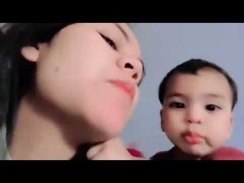 Lovely mom ! Mom always feeds the baby at home every day ! Baby and momy are at home ! #mom