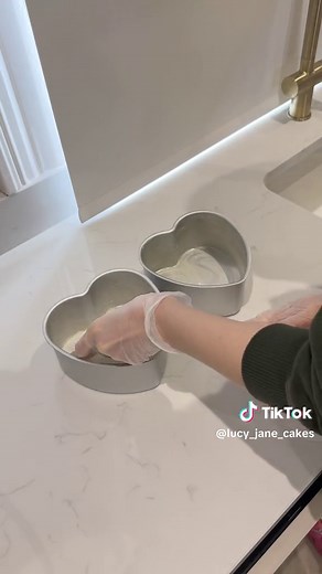 How to Line Cake Tins for Perfect Bakes