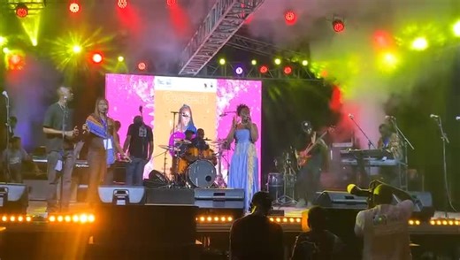 #fetedelamusique #ifc #performance #live #bandmusic #lex6 #fanpage @MYSMOmusic Une bête de scène 🔥🔥