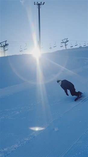Casper on Instagram: "寒波で毎日色んなパウダーやれて スター状態💫 火が出るフラワーも食べたい @sin.snowboard @knowy_outerwear @dragon_japan @powgloves @plainsaneusa @sixsense.expmt @herscheljapan @spoons.shop @izakayaharmony @rawqy.jp #snowboarding #japow"