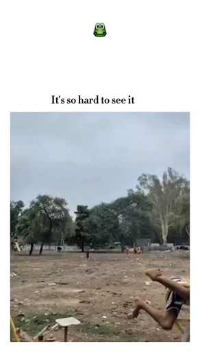 universe.knowledge🌐 on Instagram: "toy leverages rubber band elasticity to mimic mechanical claws, demonstrating basic principles of tension and leverage in engineering, accessible with just paper, bands, and glue. Credited to TikTok creator jarrisan, the video's supermarket demo adds whimsical humor, turning a simple craft into a viral play idea that has inspired similar low-cost fidget toys worldwide. Posted by @sigwemas , a curator of fun games, it garnered 31K views and enthusiastic Indones