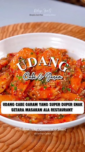 🦐 Udang Cabe Garam: Gurih, Pedas, Nagih! Kalau ke resto selalu pesan menu per-cabe-garaman? Sekarang gak perlu beli lagi, karena kamu bisa masak sendiri di rumah dan rasanya gak kalah mantul! 🤤🔥 ⸻ 🧾 Alat & Bahan Bahan utama: • 250 gr udang segar 🦐 (buang kepala & kulit, bersihkan kotorannya) • 1 sdm cuka makan 🍋 • 1 sdm tepung maizena • Minyak goreng secukupnya 🛢️ Bumbu tumis: • 3 siung bawang putih, cincang halus 🧄 • 1/2 bawang bombay, iris tipis • 2 batang daun bawang, iris serong • 5 