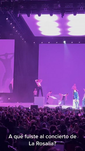 @samxvazquez Papi papi… papi chulo 🎶❤️‍🔥🫶🏽 #papichulo #larosalia #bizcochito #dancing #trending #concierto #canada #concert