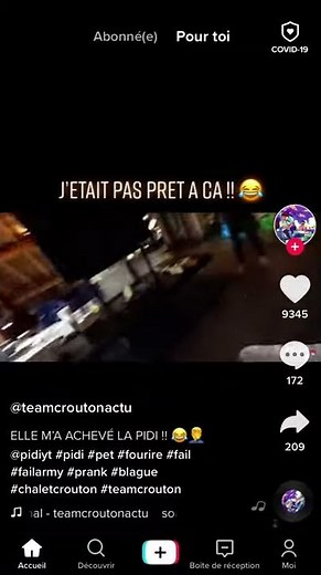 Pidi pète devant la caméra pendant que Lebouseuh et Apo font un TikTok