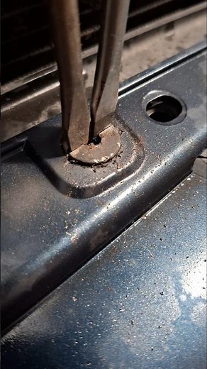 Damaged screw - how to remove it