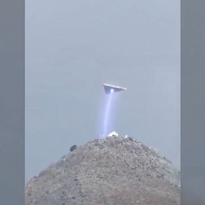 1.6M views · 10K reactions | naturally amit a light, the Aliens are there #UFO #giant #alien #ufos #Tomb | Sᴍɪʟᴇ 3 | Facebook