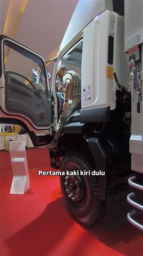 Cara Mudah Untuk Turun Dari Kabin Truk | Isuzu GIGA 2026 | Tester Talk | ‪@Arviansyah23‬