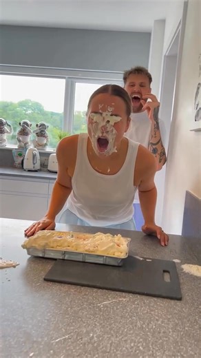 That cake smells good 😂 | Jasmine Gang Club