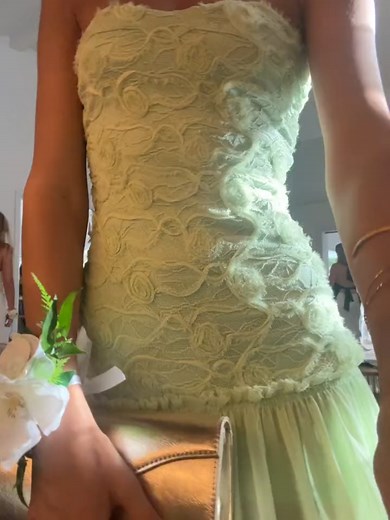 This sage green strapless dress is pure elegance 🤍 The textured rose lace bodice flowy chiffon skirt? Made for sunset dinners and wine dates. Obsessed with how it hugs in all the right places!#straplessdress #greendress #elegantfashion #dateoutfit #ootd