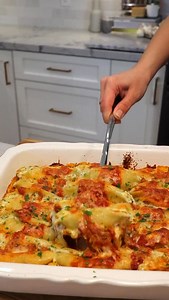 Easy Cheesy Stuffed Shells are on the menu this week! ❤️🍷 The full recipe is linked in my bio! They’re perfect for everything from a weeknight family meal to weekend entertaining. So cozy and comforting! Hope you love them 🫶🏼 . . . . . #easyrecipes #comfortfood #dinnerideasُ #mozzarella | Erin’s Lately