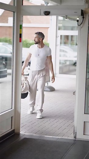 176 reactions · 4 comments | Im Training mit @bestbodynutrition / Anzeige Mit dem muscle Shock - kommt ihr richtig touren und habt einen hammer Fokus im Training Das Water Whey sichert euch die Proteine. Und der Protein Shake ist die Belohnung danach  #bestbodynutrition #bestbody #proteinshake | Mister Grey | Facebook