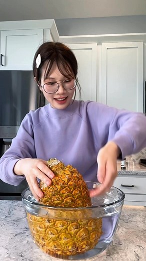 Pineapple skin beer 🍺🍍 More recipes on https://msshiandmrhe.com #pineapplebeer #tepache #easyrecipe #summerrecipes #drink #recipes | Ms Shi and Mr He