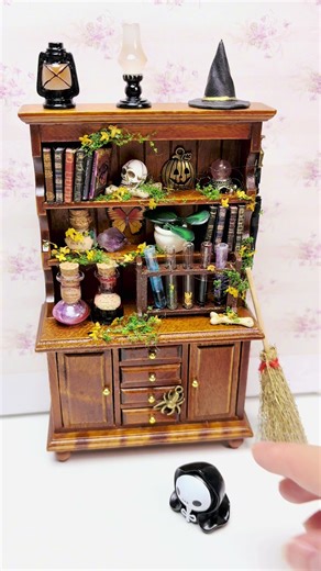 Mini Witch's Shelf: DIY for Dollhouse Enthusiasts