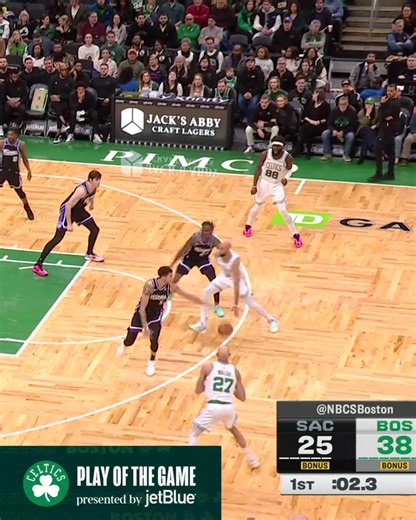 D-White beats the buzzer 🚨 | Boston Celtics