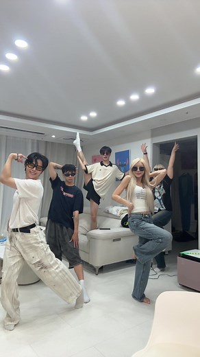 Hello House TikTok Group: Dance and Fun!