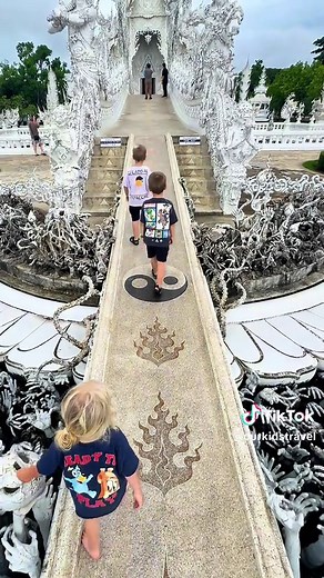 Exploring the Haunting Beauty of Wat Rong Khun