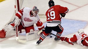 Hossa returns, leads Blackhawks past Wings