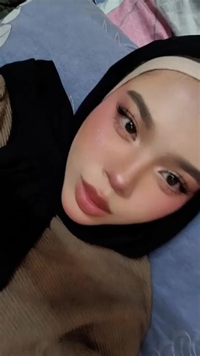 TUTORIALLL MAKEUPPPPP!!!!!! skinprep: moist - g2g sunscreen - skintific primer - elianto base makeup: brow pomade - focallure fd/cushion - skintific biru cream blush - otwoo cream contour - IDK powder makeup: foundation powder - g2g eyeshadow pallate - pinkflash/D'herbs highliter - IDKK FROM WHEREE blusher - only beutty contour - huda beutty mascara - lexcoco curler eyelashes - wawa cosmetic eyeliner - pinkflash lippies: otwoo haute hydrating satin lipstik I HOPEE TUTO MEMBANTU KORANGG 💕💕💕 #f