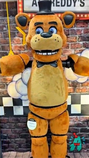 FIRST LOOK AT SPIRIT HALLOWEEN FREDDY FAZBEAR ANIMATRONIC