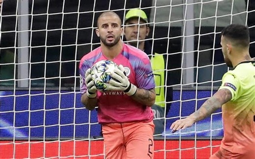 10 Great Forwards and Defenders Who Once Played as Goalkeepers