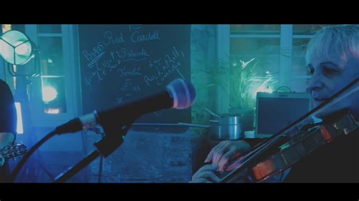 [Nouveau CLIP] Après « Tombé » et « L'As » que nous vous avions dévoilé avant l'été, voici « Rock'n Roll Comédie » le troisième titre de notre session live à La Grange Vadrouille, fin janvier dernier, enregistré et mixé par Nicolas Rouvière, filmé par Thelo Mell & Kentin Juillard et mis en lumière par Alexandre Quiniou. ▶️ « Rock'n Roll Comédie » (Riou/Riou-Moal-Proërer) est le 3ème titre de notre album éponyme paru en 2000. 📀 Découvrez notre nouvel album « Bordel » disponible depuis le 8 mars 