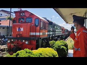 Railroad Crossing Indonesia | Kereta Terpanjang di Indonesia Keluar Kandang