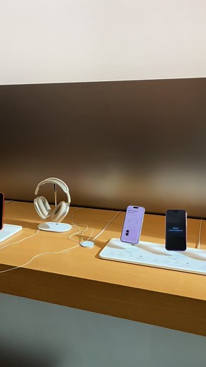 187K views · 5.7K reactions | Machineee a mphepoo, ndidagagwetsa andilipilitse . 藍藍藍 #fblifestyle #iphone17promax #iphone #iphone17 #Malawismostfollowedpage | Nurse Tam | Facebook