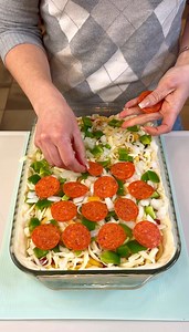 It’s like lasagna, but pizza 🍕 I stack pizza dough just like lasagna for a delcious, supreme version of a viral new recipe - the pizzagna! #food #foodlover #foodie #momlife #yum | Rachel’s Kitchen