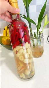 Making spicy vinegar with chili, garlic and ginger🌶️