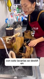 👟 🌸 ¿Zapatos sucios? ¿Chanclas con manchas difíciles? Comenta “Limpio” y descubre cómo dejarlos como nuevos."❄️👢 #QuitaManchasFácil #CepillaTusZapatos #TrucosDeHogar #LimpiezaDeBotasDeNieve #TipsPrácticos #CuidadoDeZapatos #ZapatosImpecables" | Limpia con Chica