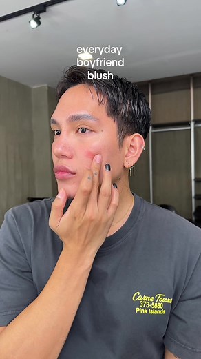 Quick tutorial: how i do boyfriend blush on myself - blush from #VxJellyFilterPalette in Pretty Sexy 1. Massage and de-puff face (also helps to find your natural blush spots) 2. Brighten/even out skin 3. Brighten undereye 4. Apply blush towards lower cheek - random but almost in a straight line 5. Fill in/groom eyebrows 6. Lip balm #boyfriendblush