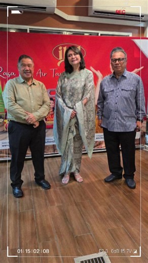 From my heart to yours Thank you, Brunei, for the love and support for Sos Cili Pedas Ibu.What started as a passion from my kitchen is now welcomed into homes across Brunei. Alhamdulillah, you can now find Sos Cili Pedas Ibu at all hypermarts and shops throughout Brunei.Thank you for trusting my product, for supporting local flavours, and for making me feel like family every time I’m here. With love and gratitude, Dato’ Khadijah Ibrahim #sosciliibu #soscilimalaysia #datokhadijahibrahim #chilisau