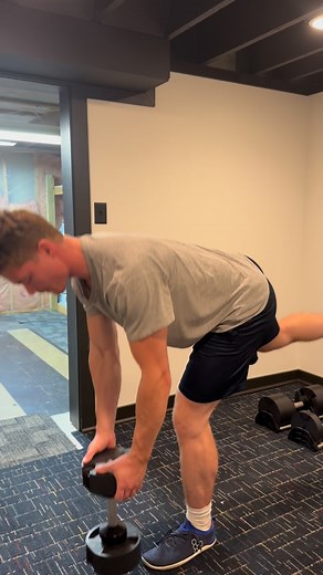 We do more single leg work than we do dual legged. You just simply get more bang for your buck. You can also lift heavy without loading the spine. #gymday #sundaylift #workouttips #singlelegworkout #dbworkout #exercicios | Fourtune Fitness | Facebook