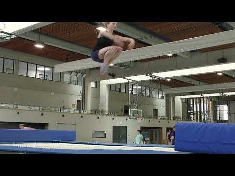 Hocksprung auf dem Großtrampolin (4)