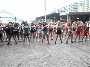 ONE DIRECTION SYDNEY FLASH MOB 21/01/2012