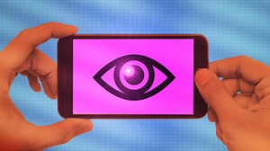 Federal agencies are still using our phones as tracking beacons