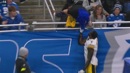 DK Metcalf shoves a fan during game in Detroit