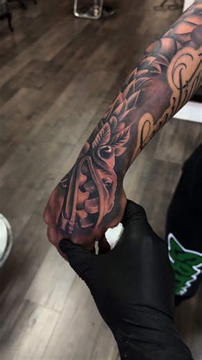 Book now ✍🏼✍🏼 #solistattoos | tattoos