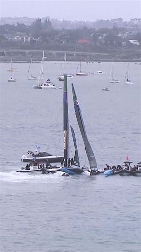 HUGE crash at ITM New Zealand SailGP , Auckland 🇳🇿 involving New Zealand SailGP Team and France SailGP Team Sending best wishes to both teams 🙏 | World Sailing