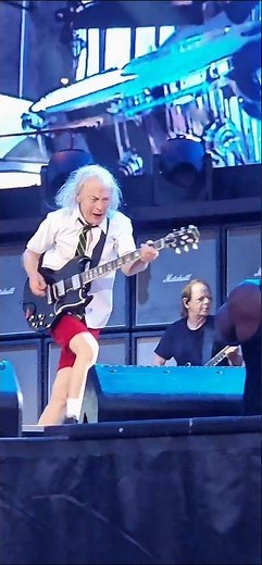 AC/DC Pwr Up Tour Live Hannover Shoot to Thrill Duckwalk Angus Young 31.07.2024 ‪@acdc‬
