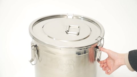 304 Stainless Steel Airtight Canister for Kitchen, Rice Cereal Grain Canisters Container, Metal Kitchen Rice Oil Storage Bucket for Household Food w/Handles+Lid (Silver-33L)
