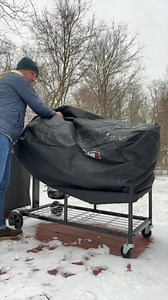 Get you a grill that does both. (Or it all for that matter.) We're convinced there isn't anything the Summit Kamado can't cook thanks to its wide temperature range, large grilling space, adjustable grates...we could keep adding commas. Another Pint Please walks through the S6 model. Features vary from E6 to S6 Kamado models, to learn more about the Kamado click here: https://www.weber.com/US/en/grills/charcoal-grills/summit-kamado/ | Weber Grills