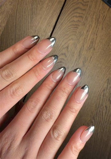 Nouvelle obsession : les sticky tabs pour mes press-on nails ! C’est tellement facile et rapide à mettre, et le meilleur… tu peux réutiliser tes ongles encore et encore Résistants à l’eau, et surtout ils n’abîment pas tes vrais ongles ! Si t’as jamais essayé, sérieux… go try it !! #pressonnails#ongle#montreal #nailtutorials