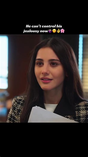 He now remembers that he is a married man 🤣😆🤭🤭. #sevdimsensin #sevdiğimsensin #turkishseries #fyoupage #dicle