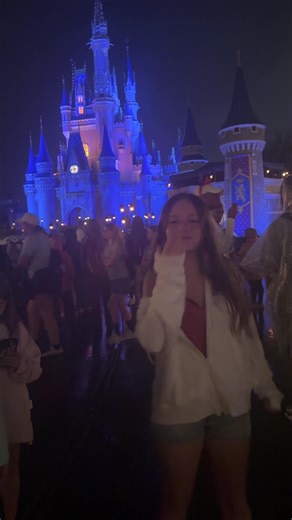 sorry guys I didn’t know what to do😞 #flordia #lipsync #disneyworld #disney #cannibal