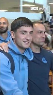 🤩🏆 Les joueurs de la Real Sociedad de retour à San Sebastián avec la Coupe du Roi !