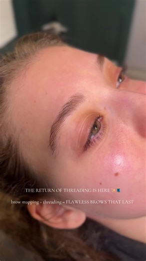 The return of threading is here! ✨ Say goodbye to unruly brows and hello to perfectly sculpted arches. Brow mapping threading = flawless brows that last #browthreading #threadingeyebrows #dallasbrows #dallasbrowthreadingtraining #dallasbrowthreading #dfwbrowartist
