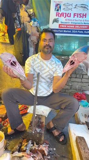 Amazing Super Fast Chitol Fish Cutting Skills In Govindpuri Market Delhi #shortvideo #fish #rrrm