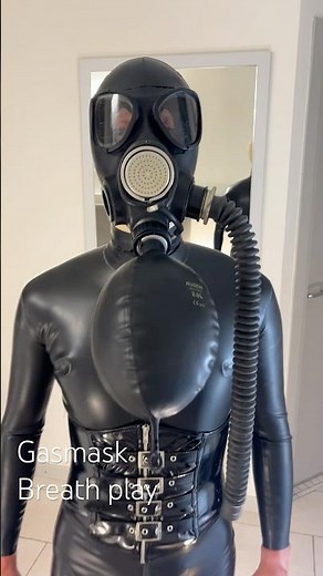 Breathing with my rubber Gasmask #latex #totallatex #rubberman #gasmask #breathing #latexfashion