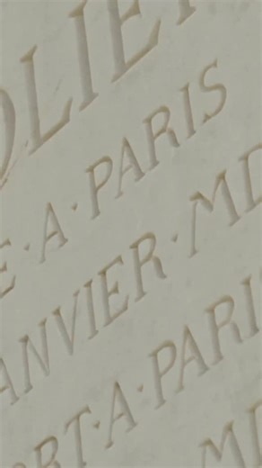 #BAZAARReports เเบรนด์ SIRIVANNAVARI เผยเเฟชั่นวิดิโอคอลเลกชั่นฤดูใบไม้ร่วง/ฤดูหนาว 2025/26 ที่ถ่ายทอดบรรยากาศอันหนาวเหน็บของกรุงปารีส พร้อมนางเเบบสาวที่เปี่ยมไปด้วยความมั่นใจในทุกย่างก้าวสง่างามด้วยรองเท้าบู้ตข้อยาว พร้อมส้นทรงพีระมิดใส รวมถึงกระเป๋าคู่ใจหลากรุ่น ตั้งแต่กระเป๋าทรงถัง Dream Bucket, กระเป๋าสะพายรุ่น Martingale Sac ไปจนถึงกระเป๋าถือรุ่น Henry Drawstring นอกจากนี้ยังมีเเอคเซสเซอรีที่น่าสนใจ อย่าง คอสตูมจิวเวลรีโลหะรูปม้า, หมวกปักลาย, คอร์เซ็ทหนัง, เเว่นตากันเเดดกรอบทรงเหลี่ยม เเละเ